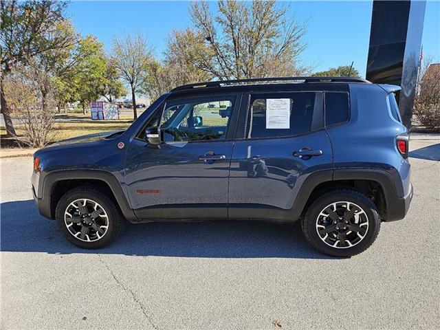 2023 Jeep Renegade Trailhawk photo 2