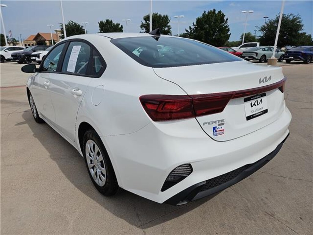 Used 2024 KIA Forte LX (IVT) Sedan
