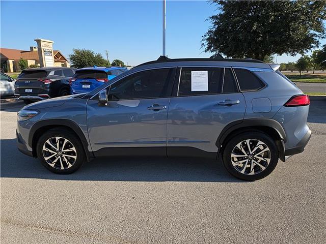 2024 Toyota Corolla Cross XLE photo 2