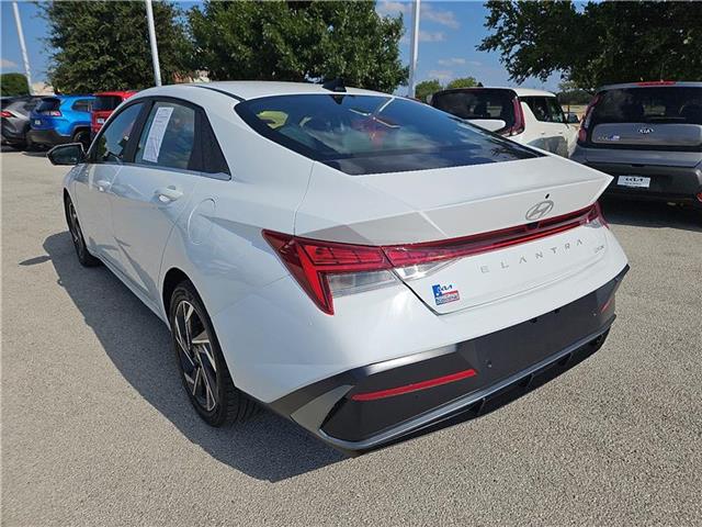 2024 Hyundai Elantra Limited photo 3