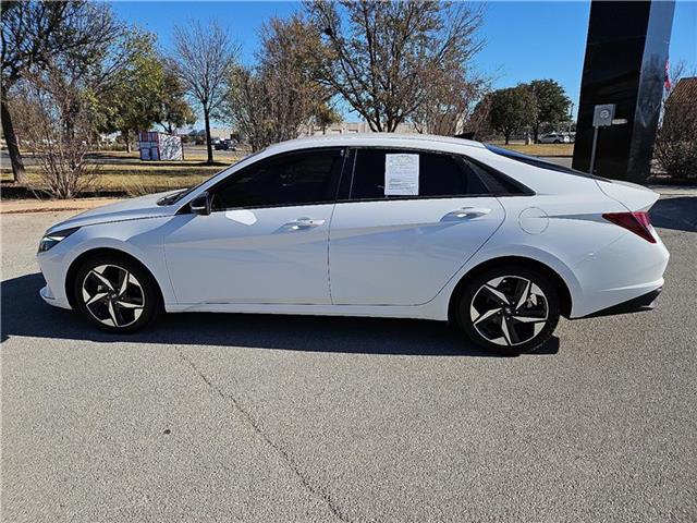 2023 Hyundai Elantra SEL Convenience photo 2
