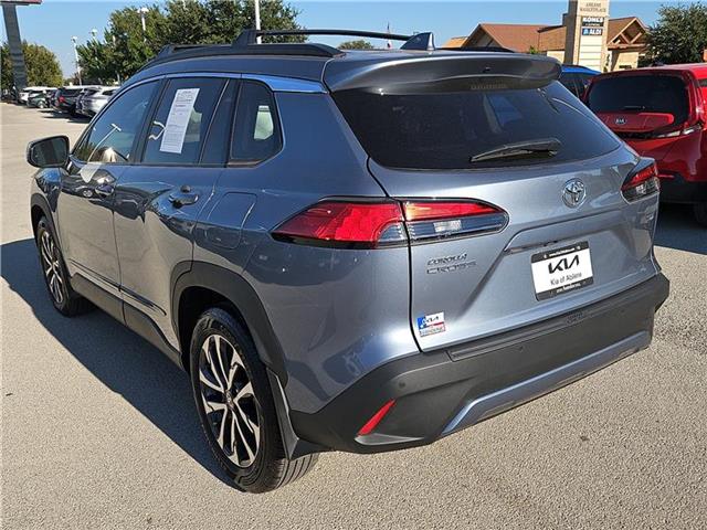 2024 Toyota Corolla Cross XLE photo 3