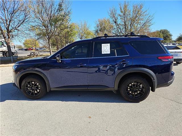 2024 Nissan Pathfinder SV photo 2