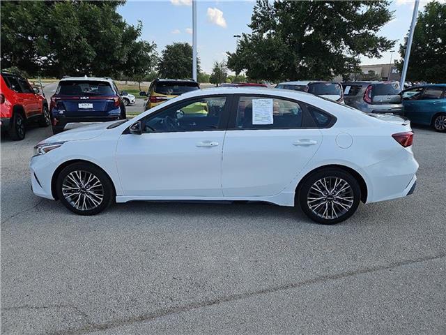 2024 Kia Forte GT-Line photo 2