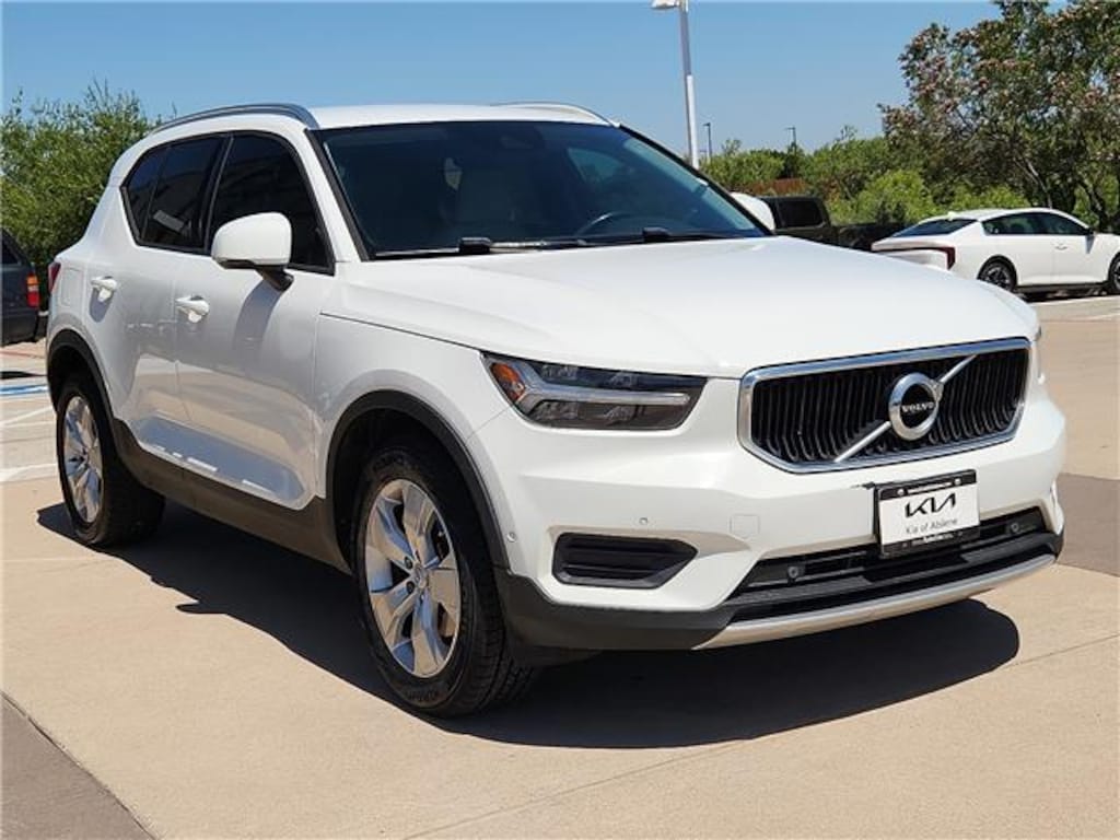 Used 2019 Volvo XC40 T4 Momentum Front-wheel Drive