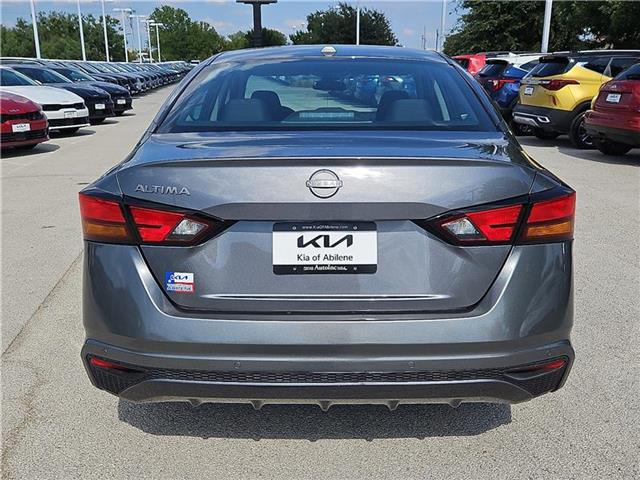 2025 Nissan Altima SV photo 4