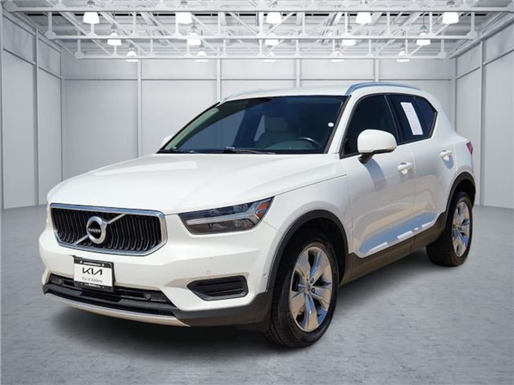 Used 2019 Volvo XC40 T4 Momentum Front-wheel Drive