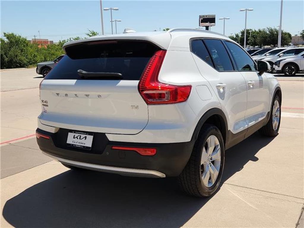 Used 2019 Volvo XC40 T4 Momentum Front-wheel Drive