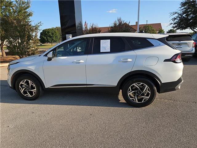 2024 Kia Sportage LX photo 2