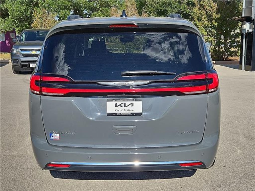 Used 2023 Chrysler Pacifica Limited Front-Wheel Drive Passenger Van