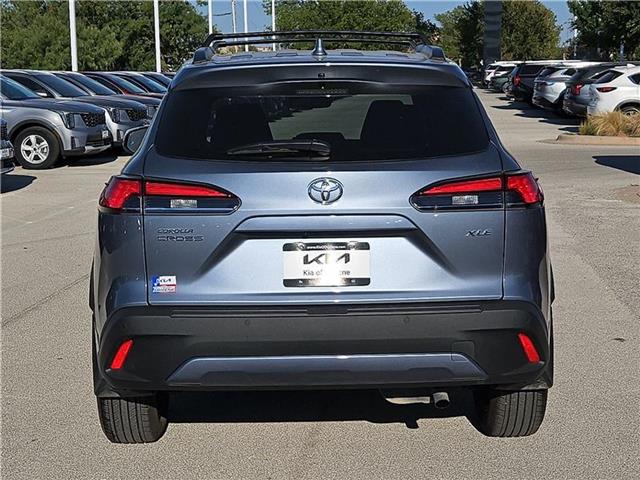 2024 Toyota Corolla Cross XLE photo 4
