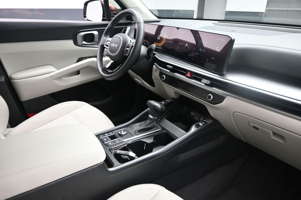 2025 Kia Sorento S - Photo 29