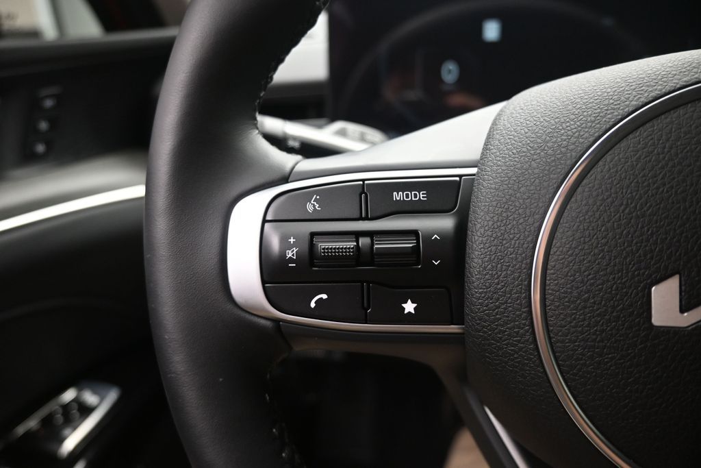 2025 Kia K5 EX - Photo 17