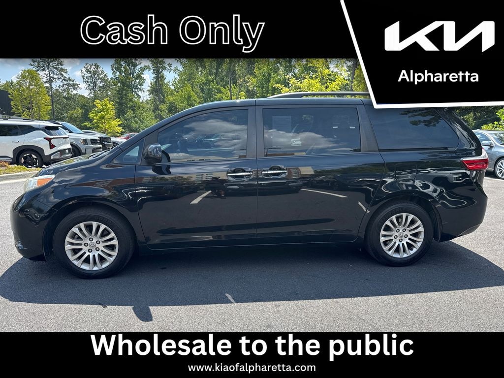 Used 2017 Toyota Sienna XLE 8 Passenger Van Passenger Van