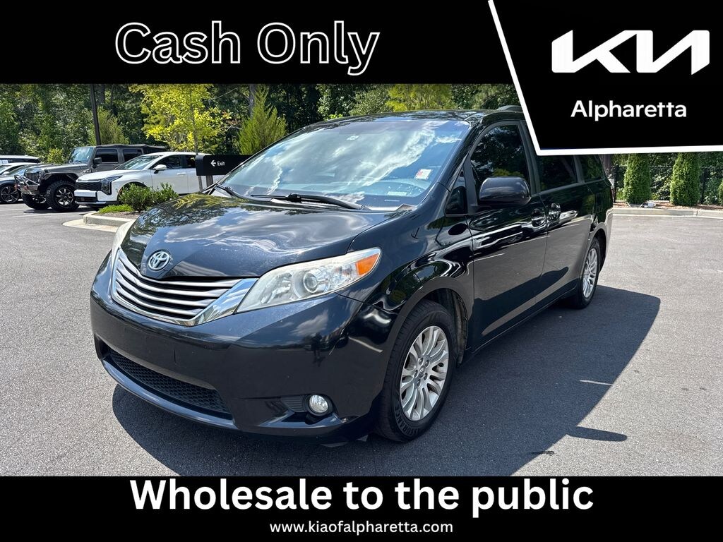 Used 2017 Toyota Sienna XLE 8 Passenger Van Passenger Van