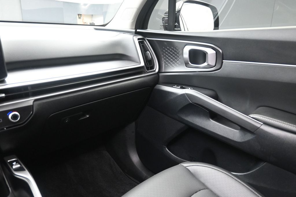 2025 Kia Sorento S - Photo 23