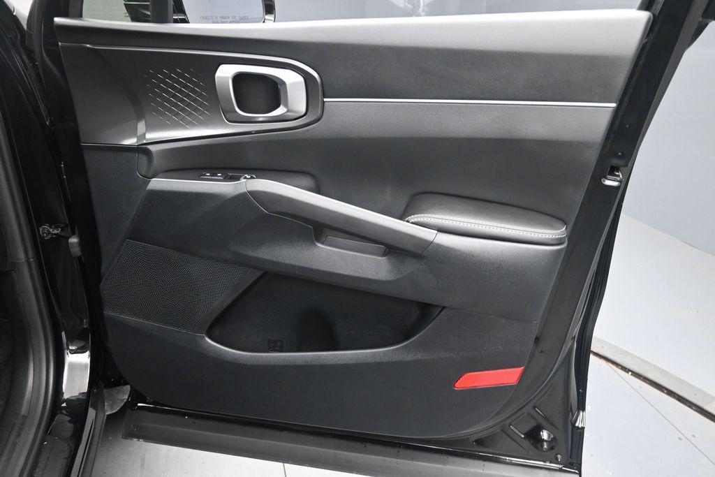 2025 Kia Sorento S - Photo 30