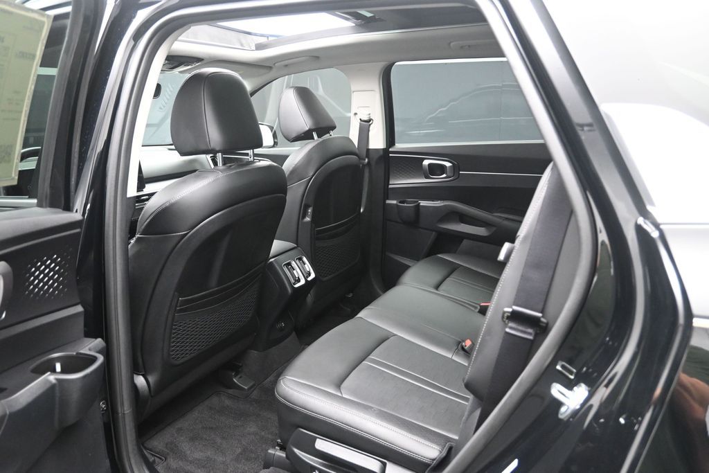 2025 Kia Sorento S - Photo 22