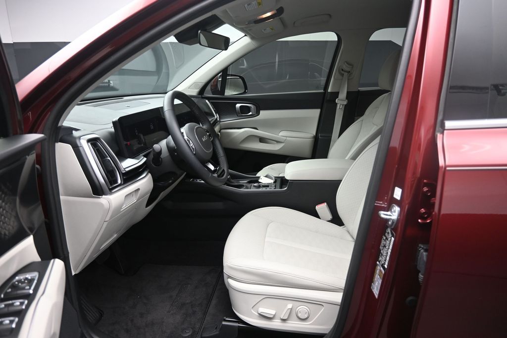 2025 Kia Sorento S - Photo 19