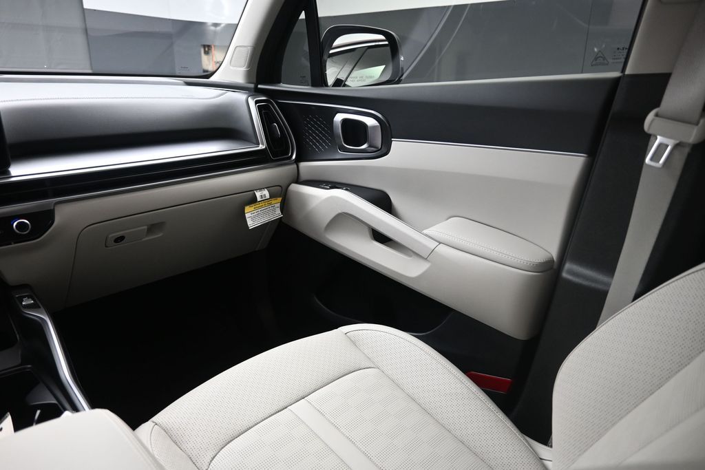 2025 Kia Sorento S - Photo 24