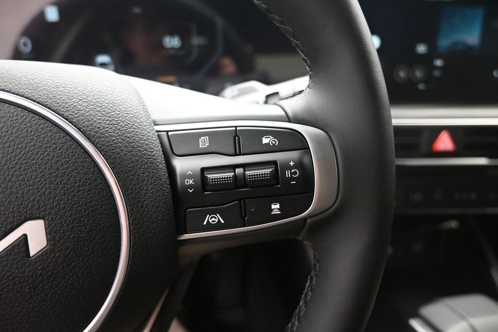 2025 Kia K5 EX - Photo 16