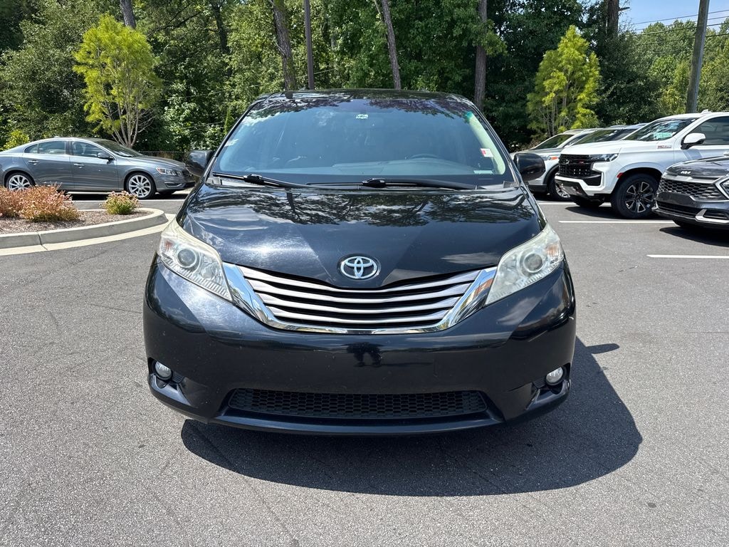 Used 2017 Toyota Sienna XLE 8 Passenger Van Passenger Van