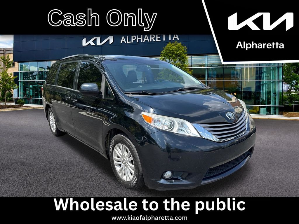 Used 2017 Toyota Sienna XLE 8 Passenger Van Passenger Van