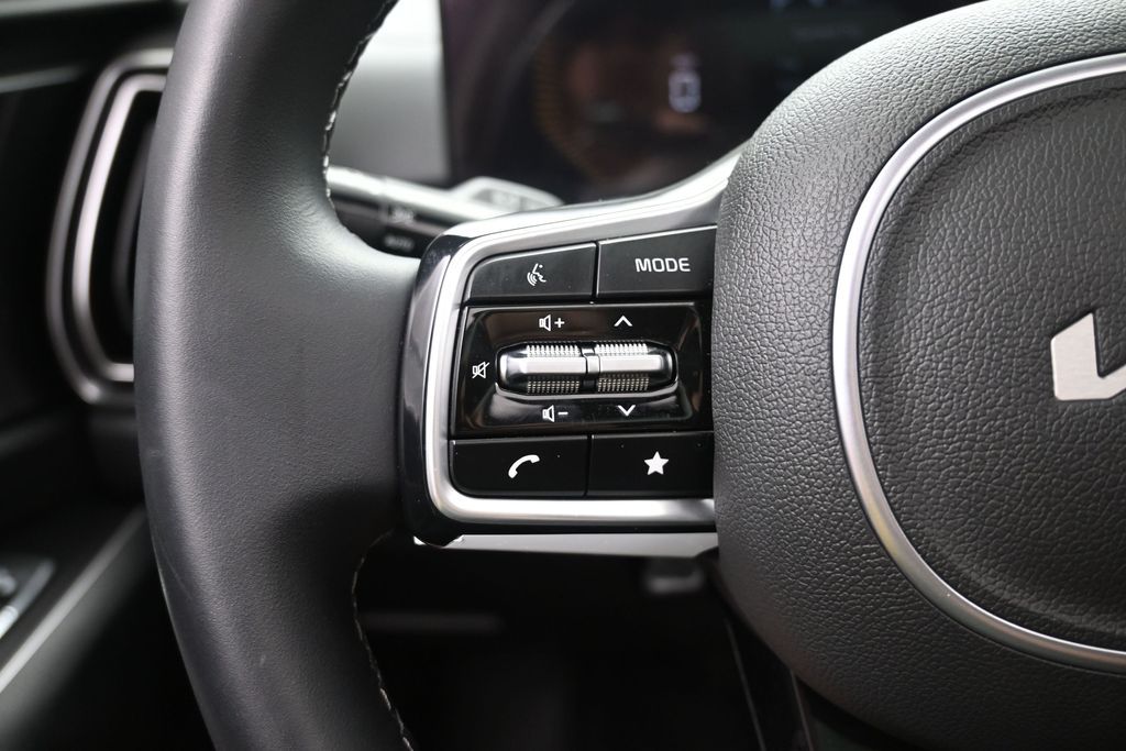 2025 Kia Sorento S - Photo 16