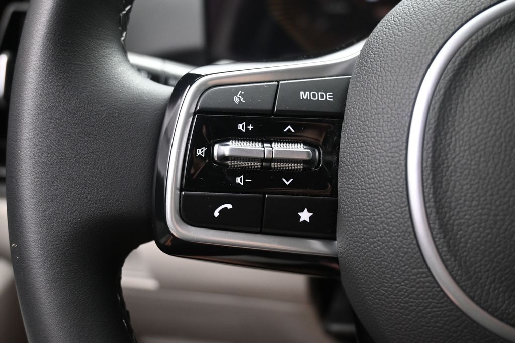 2025 Kia Sorento S - Photo 16