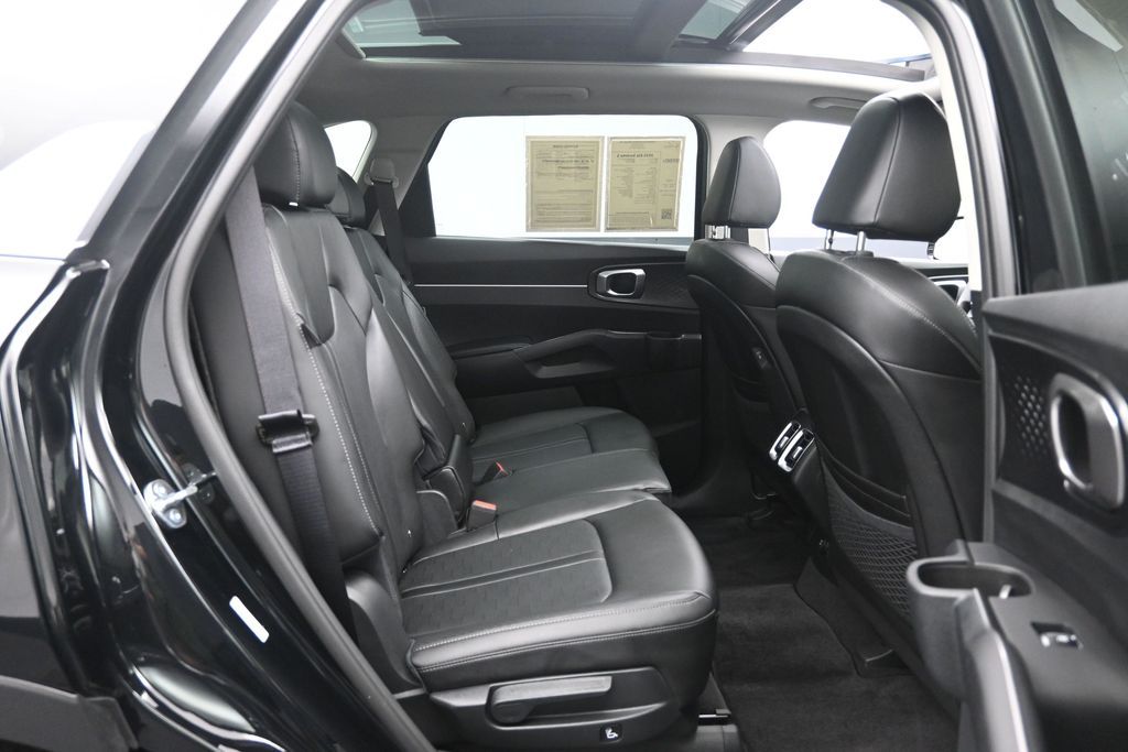 2025 Kia Sorento S - Photo 26