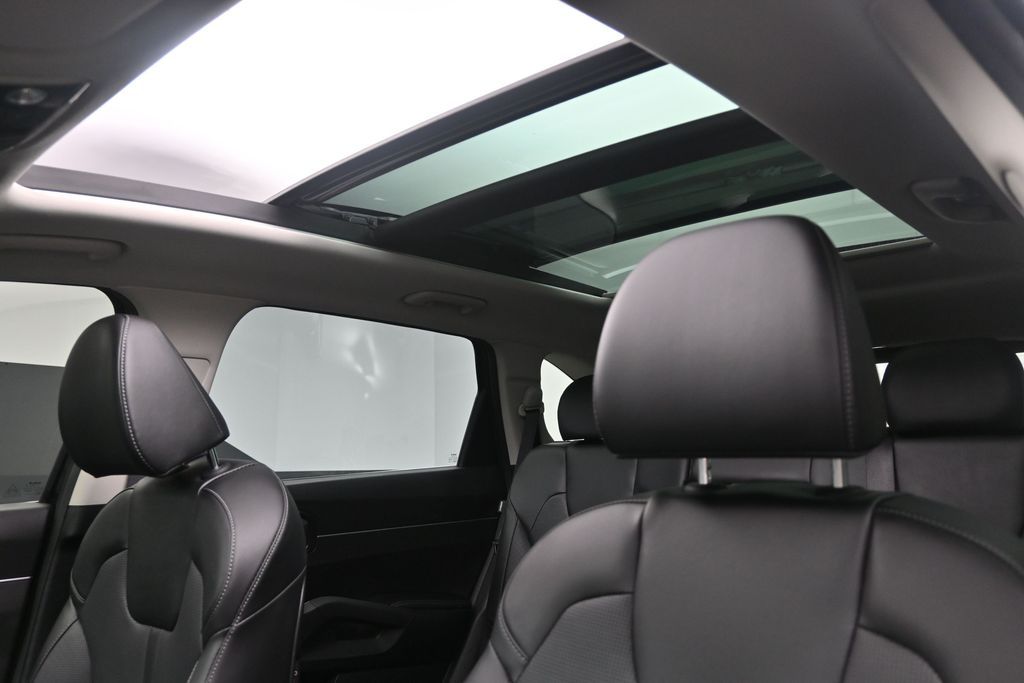 2025 Kia Sorento S - Photo 19