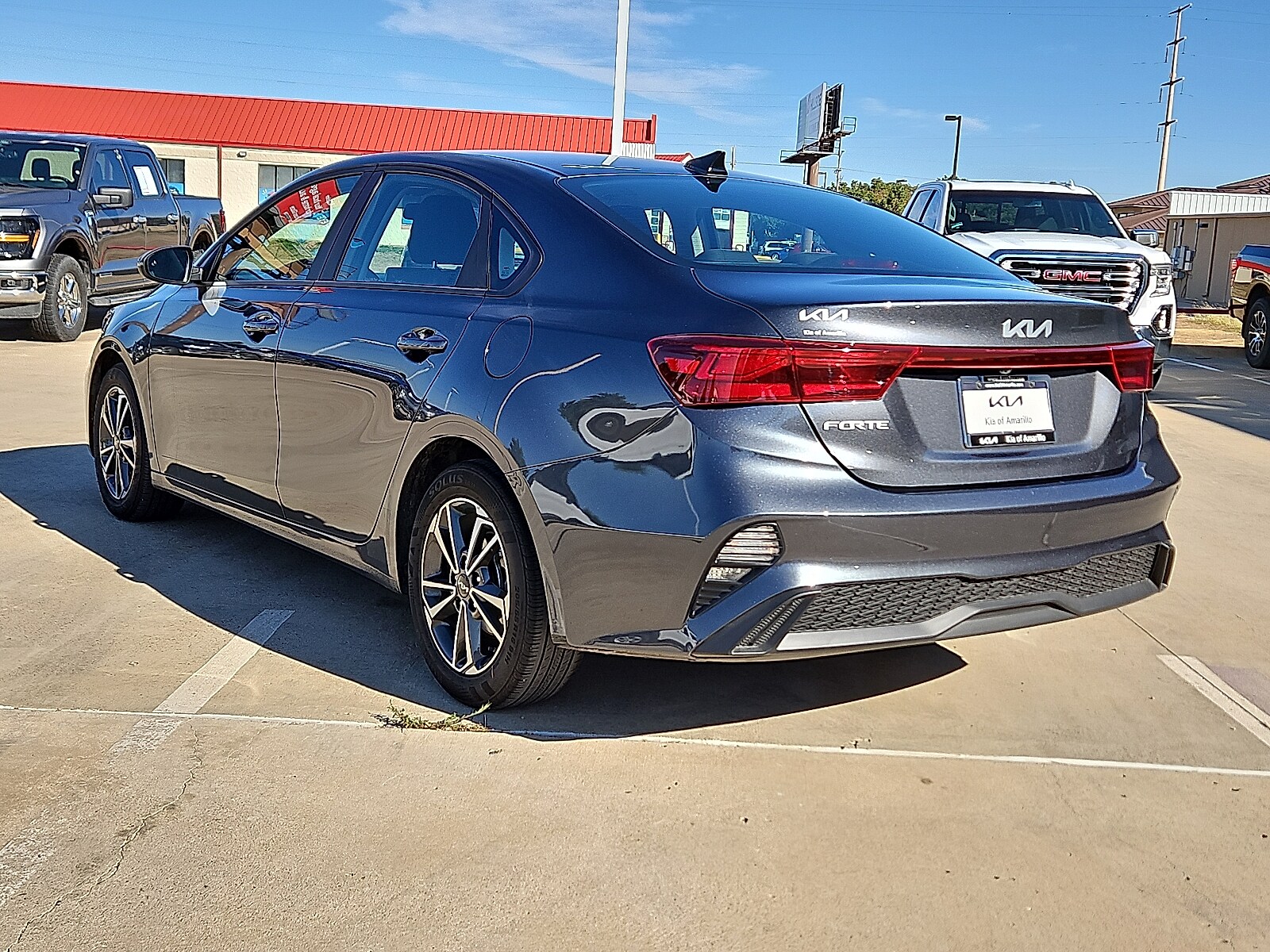 2024 Kia Forte LXS photo 2