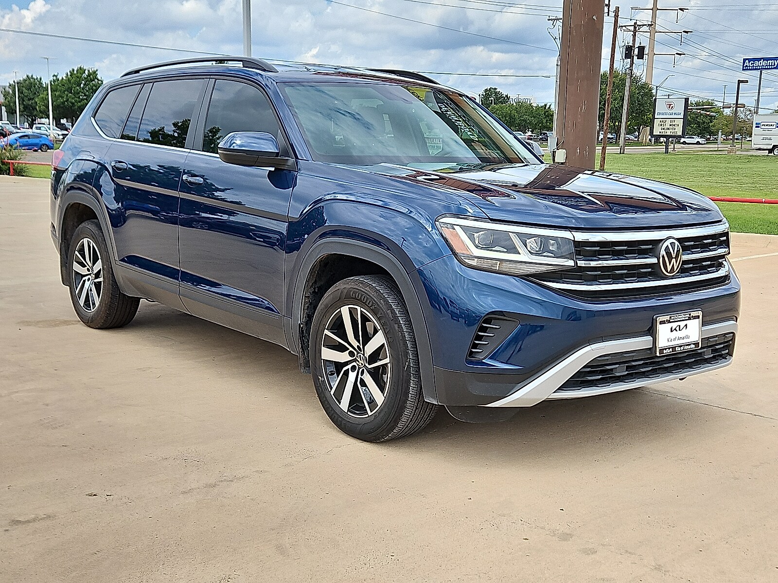 2023 Volkswagen Atlas SE photo 2