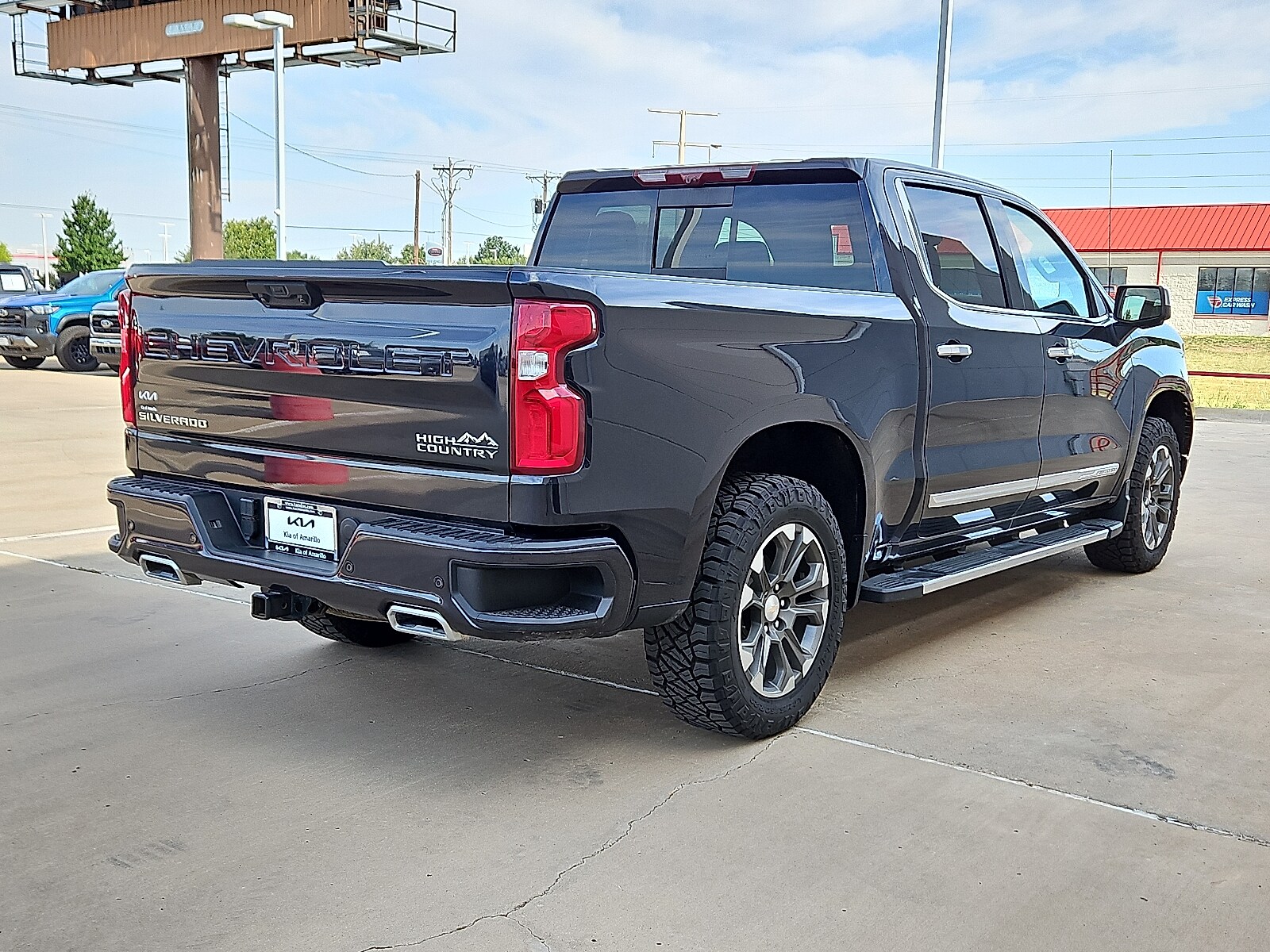 2023 Chevrolet Silverado 1500 High Country photo 2