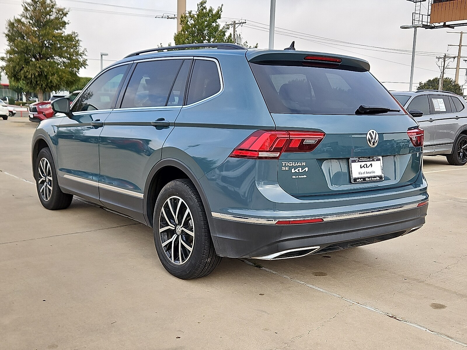 2021 Volkswagen Tiguan SE photo 2
