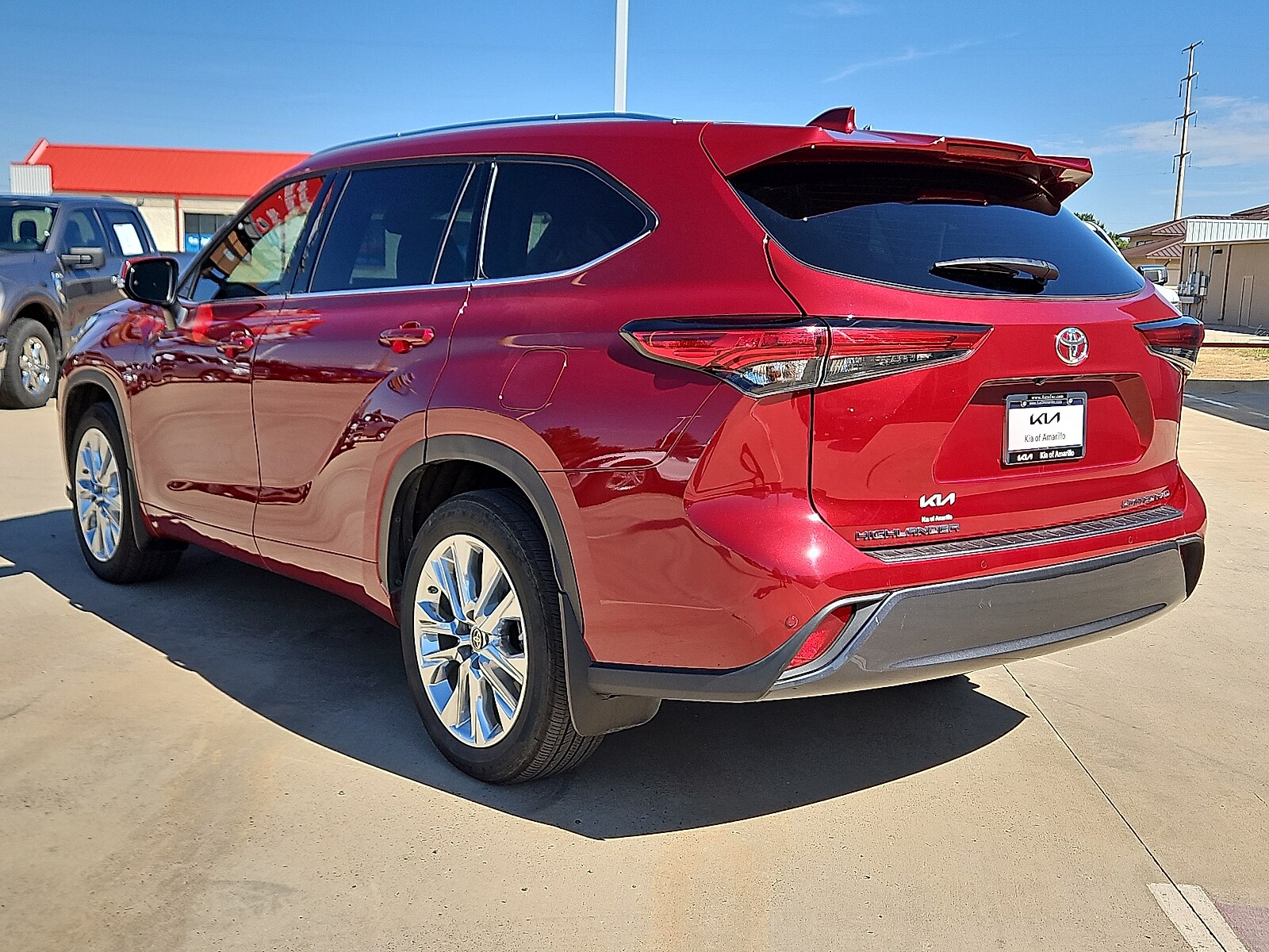 2023 Toyota Highlander Limited photo 2