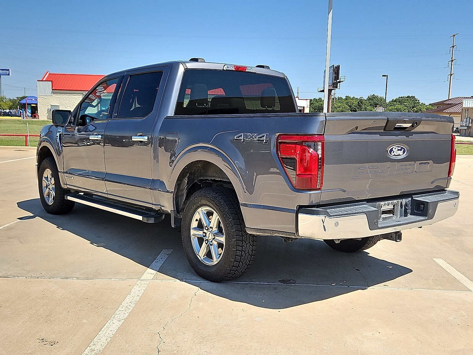 2024 Ford F-150 XLT photo 2