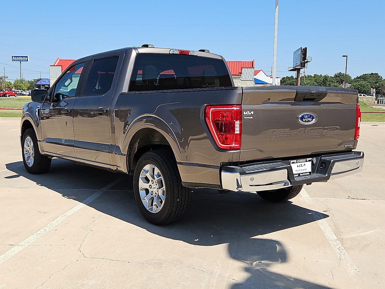2023 Ford F-150 XLT photo 2