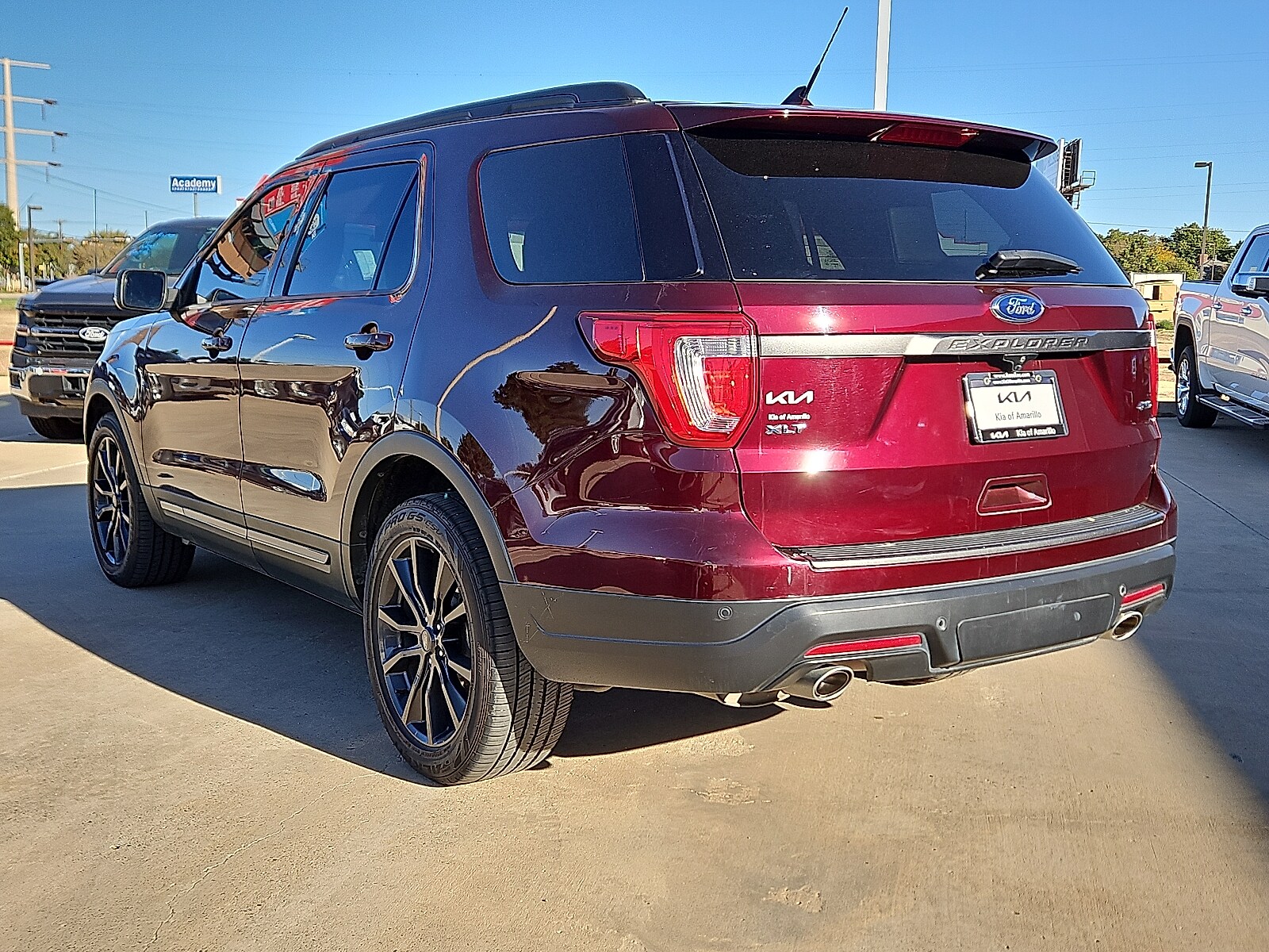 2019 Ford Explorer XLT photo 2