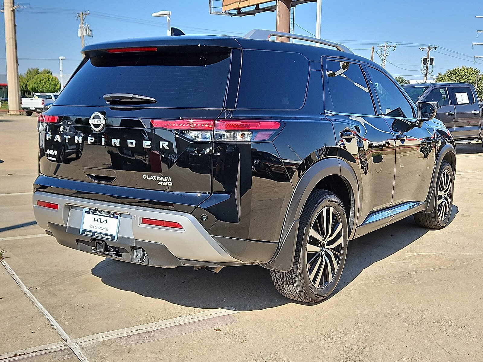 2025 Nissan Pathfinder Platinum 4x4 photo 3