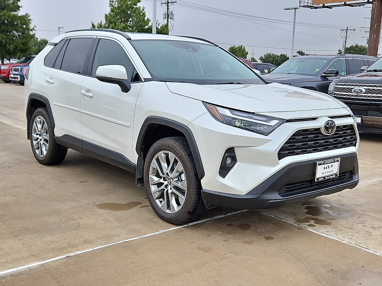 2022 Toyota RAV4 XLE Premium photo 2