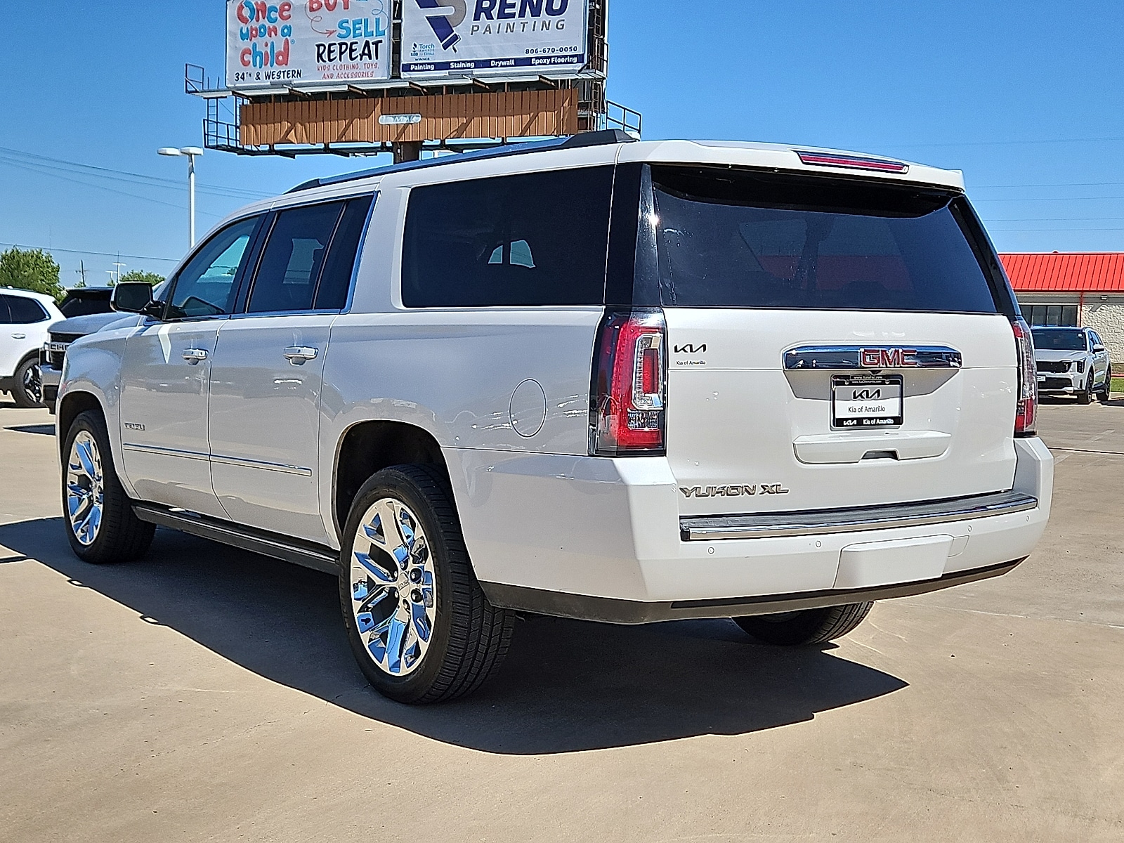 Used 2019 GMC Yukon XL Denali with VIN 1GKS2HKJ3KR126993 for sale in Amarillo, TX