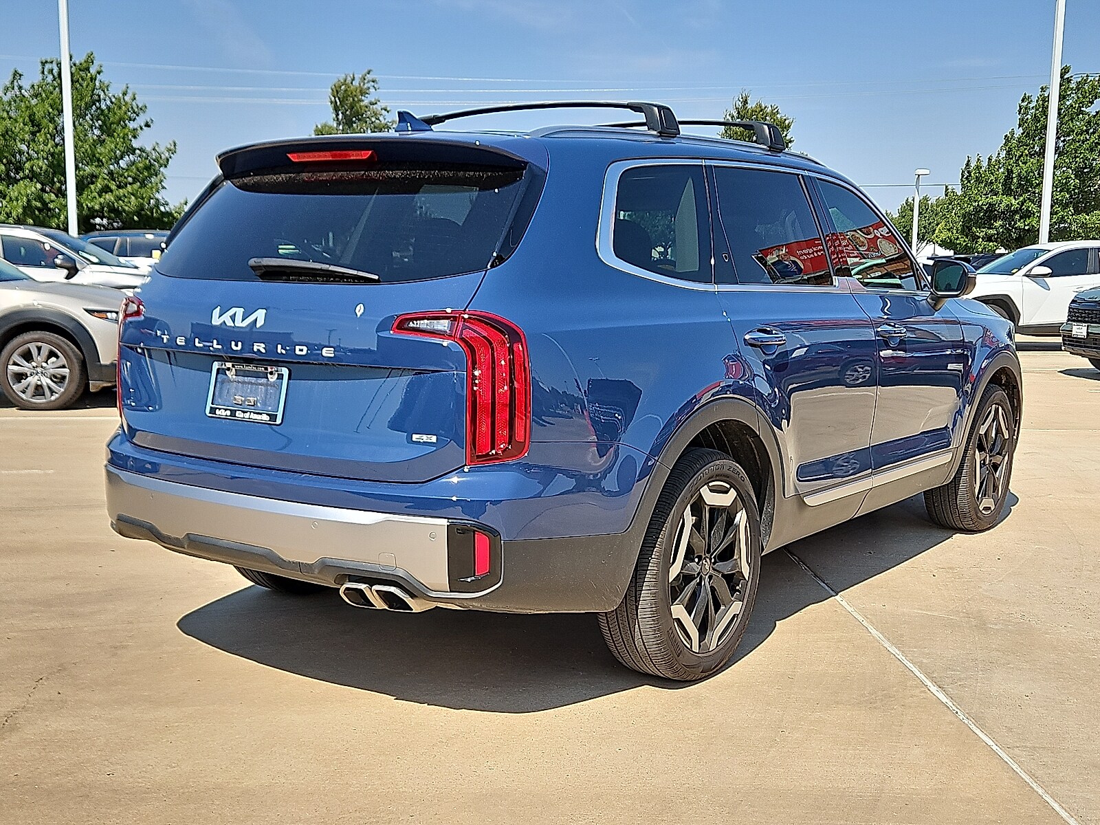 2025 Kia Telluride S photo 2