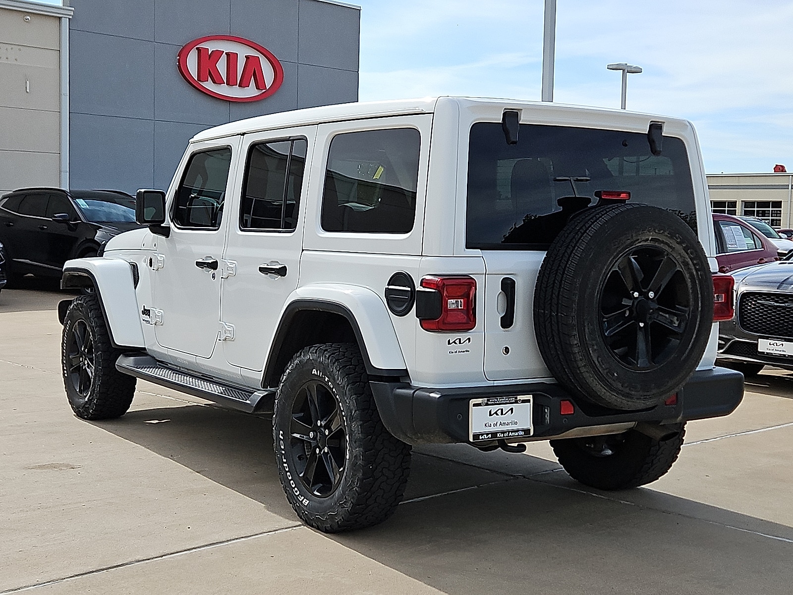 Used 2020 Jeep Wrangler Unlimited Sahara Altitude with VIN 1C4HJXEG1LW205715 for sale in Amarillo, TX