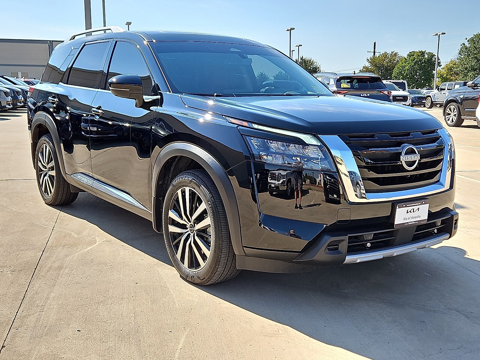 2025 Nissan Pathfinder Platinum 4x4 photo 4