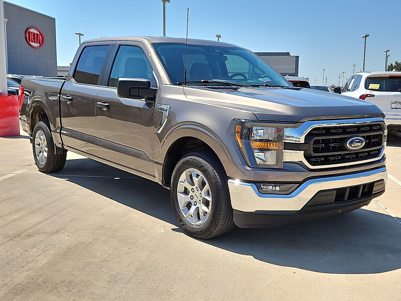 2023 Ford F-150 XLT photo 4