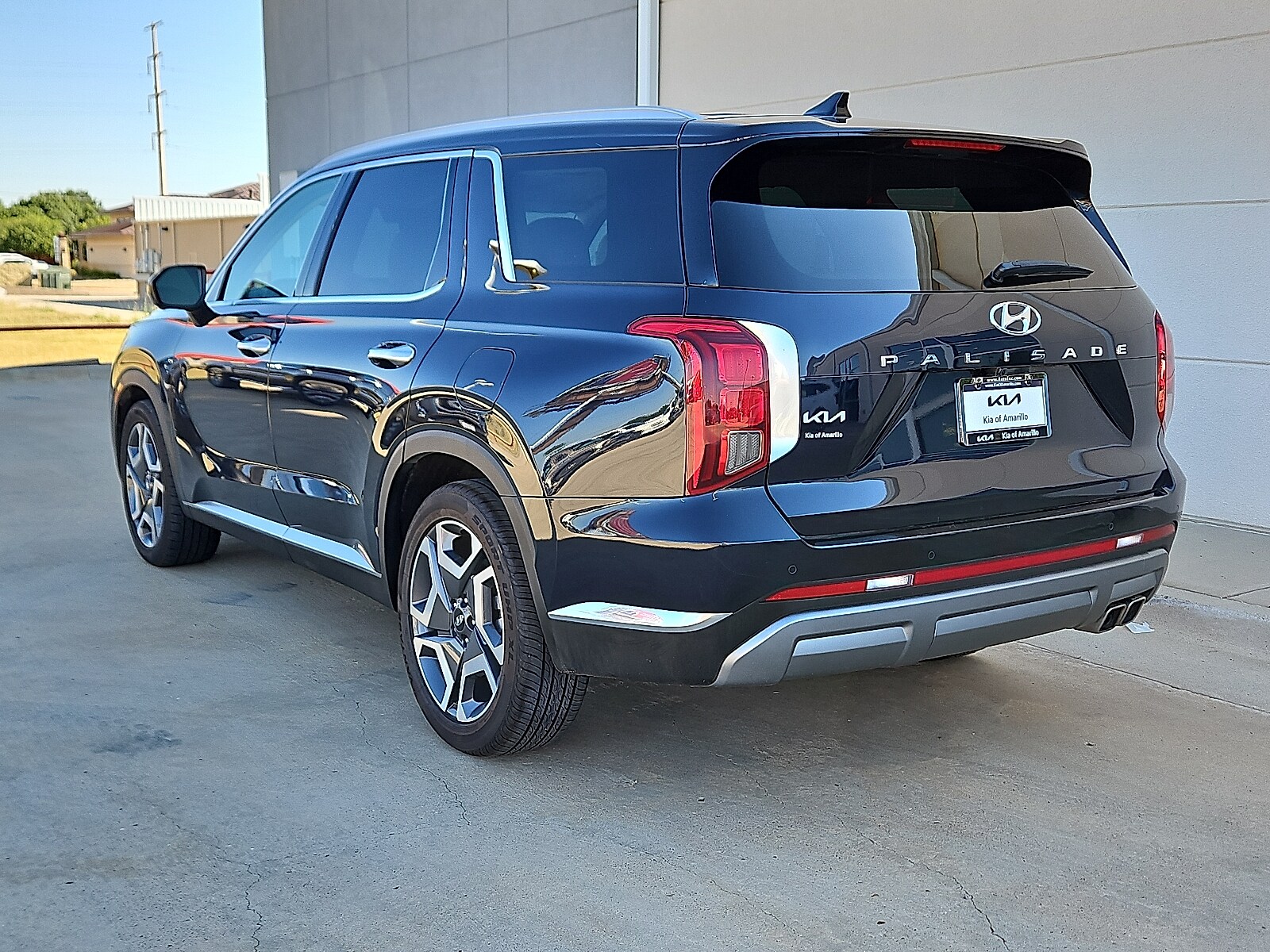 2024 Hyundai Palisade Limited photo 2