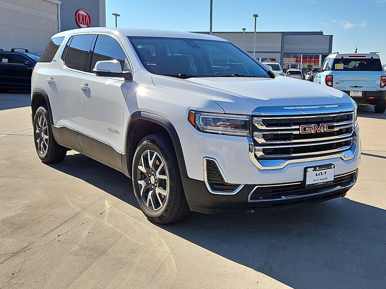 2023 Gmc Acadia SLE photo 2