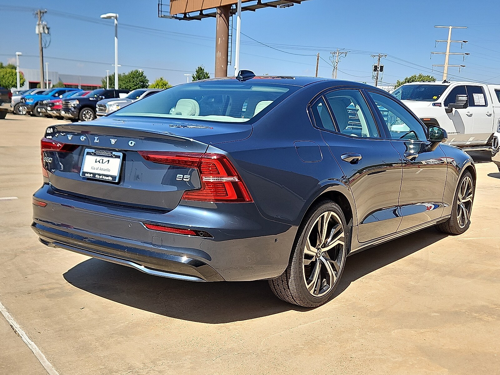 2024 Volvo S60 B5 Plus photo 3