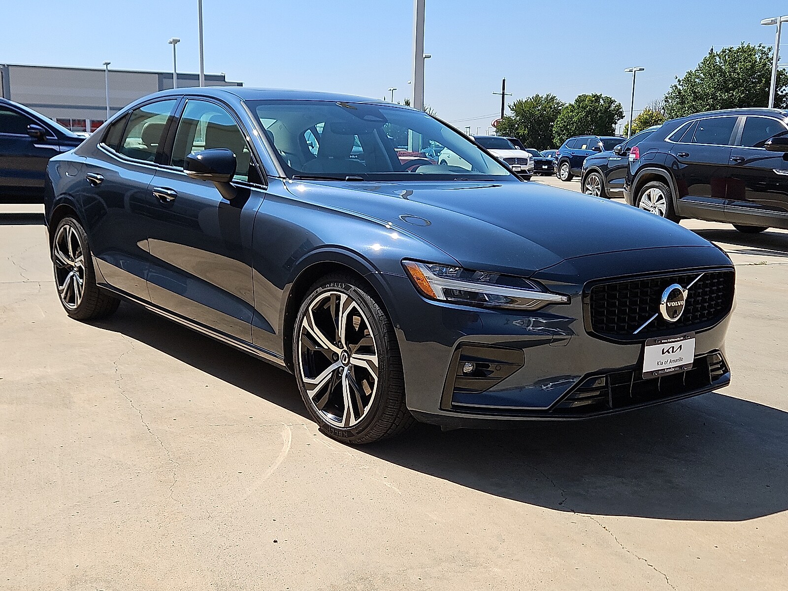 2024 Volvo S60 B5 Plus photo 4